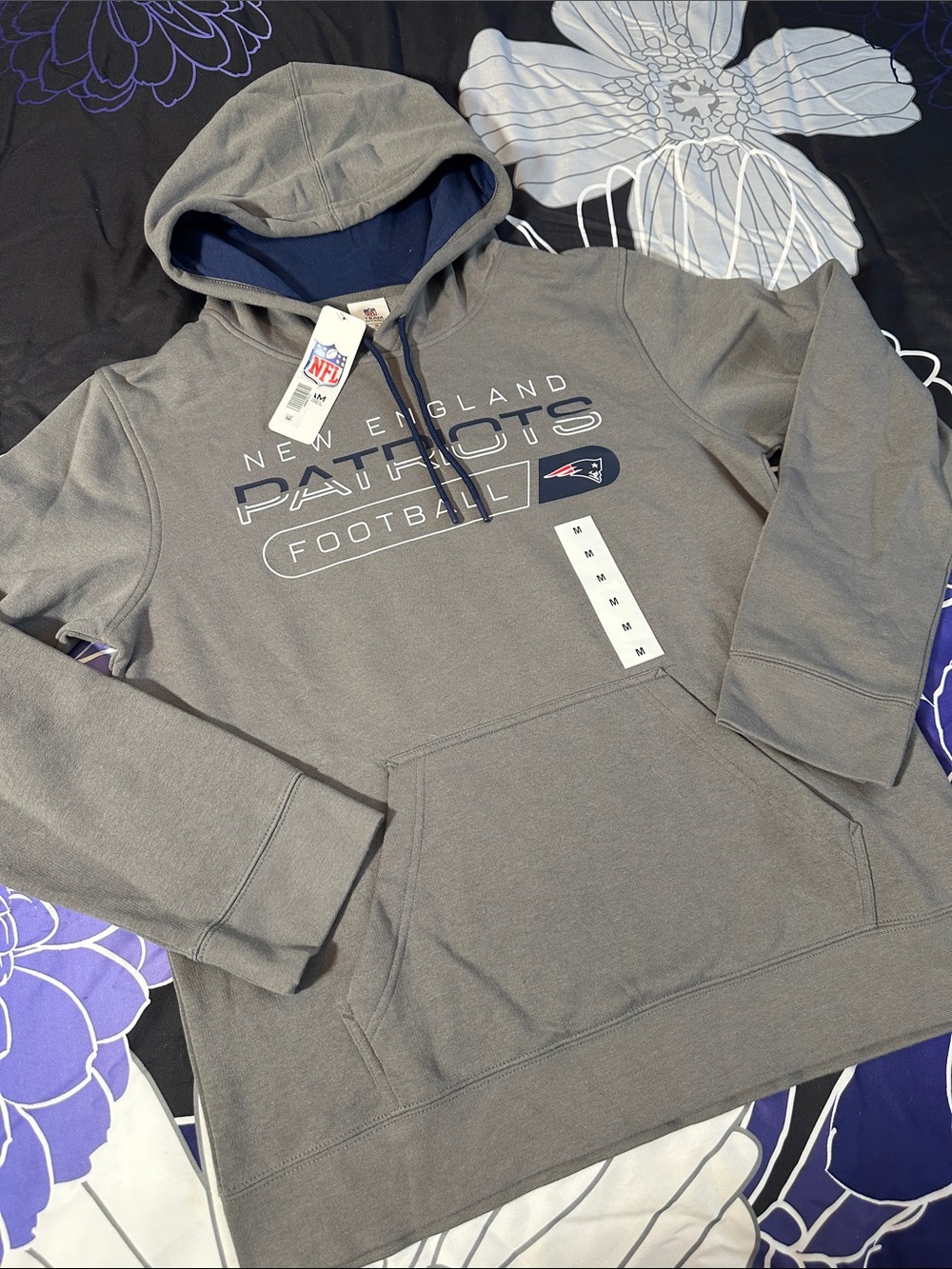 NWTS NFL New England Patriots Gray Pullover Hoodie with Navy Lining Sz M 🏈